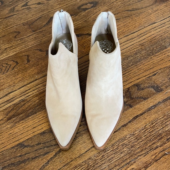 Vince Camuto Shoes - Vince Camuto Size 8 booties
